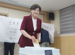 강은희 대구교육감 후보, 사전투표…"품격·책임감 중요"