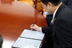 퇴임 앞둔 우원식 의장, 마지막 결재는 '송두환 이태원 참사 특조위원 추천'