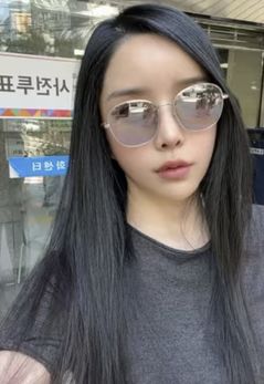 하리수, 사전투표 인증…여전한 동안 미모 '눈길'