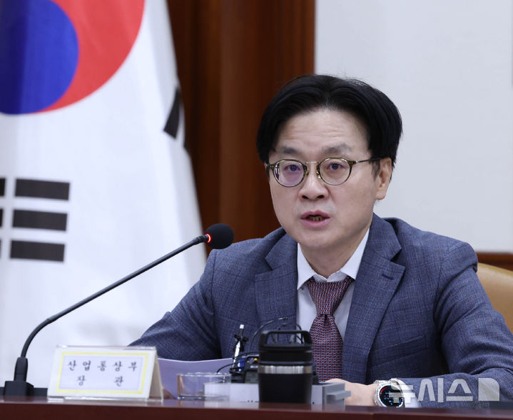 '美 상무장관 면담' 김정관 "작년 관세합의 수준 넘어서지 않을 것"