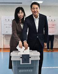 오세훈, 한남동서 사전투표 "이번 선거로 李 겸손하게 국정 이끌도록…투표장 나와달라"