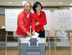 사전투표 한 박민식 "지지층 결집, 진짜 민심 확인할 것"