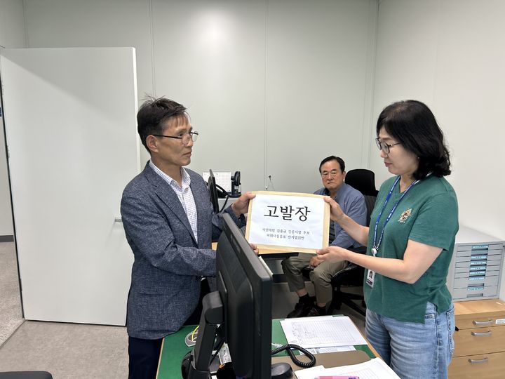 [6·3강릉]김중남 "허위사실 유포"…김홍규 "벌금 선고 사실"