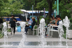 '낮 최고 33도' 더위 계속…전남·경남·제주 많은 비[내일날씨]