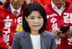 출구조사 지켜보는 이진숙