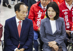 대화 나누는 추경호-이진숙