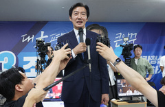 조국, 평택을 출구조사 결과에 "환호할 때 아냐…긴 호흡으로 기다려달라"