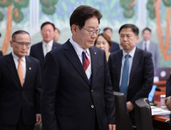 與 "지방선거로 '일하는 민주당' 국민 선택 얻어…국정과제 달성에 전력"