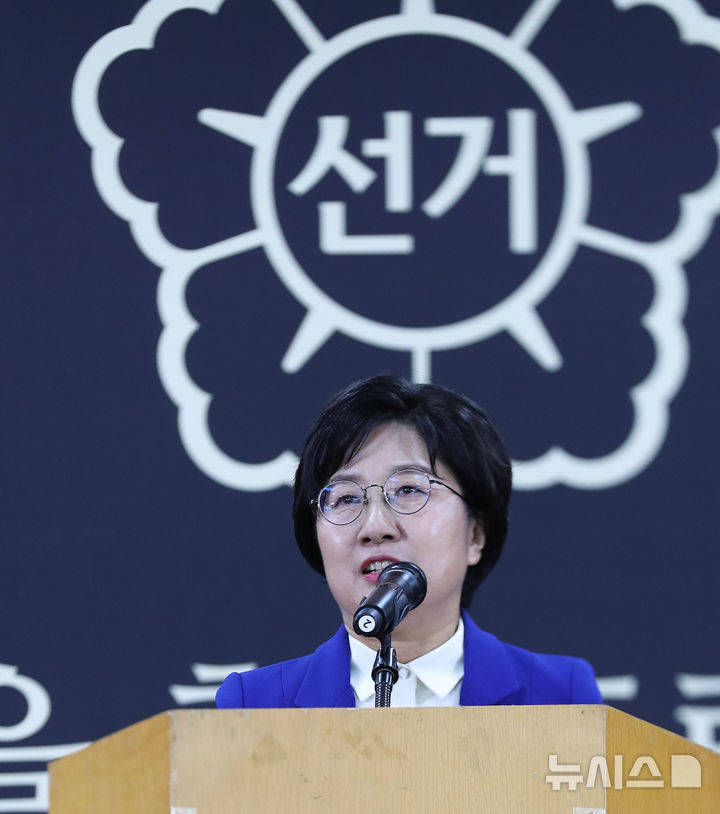 인사말 하는 고의숙 제주도교육감 당선인