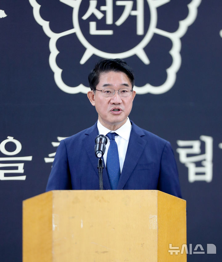 인사말 하는 이흥권 제주도 선거관리위원장