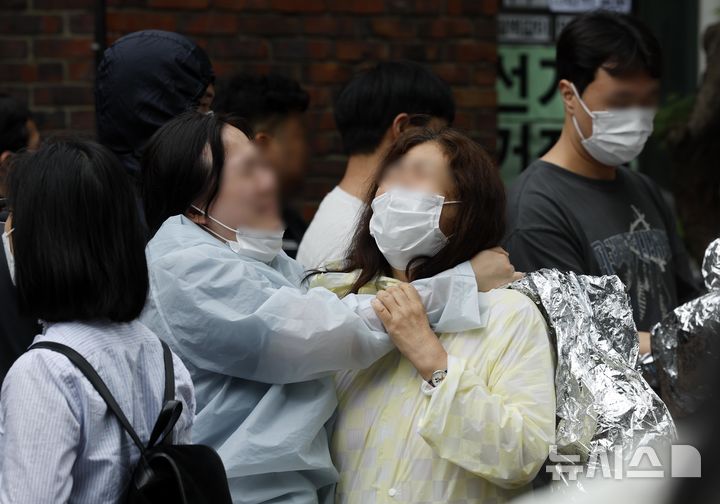 경찰, 잠실7동 제2투표소 시위대 해산 시도