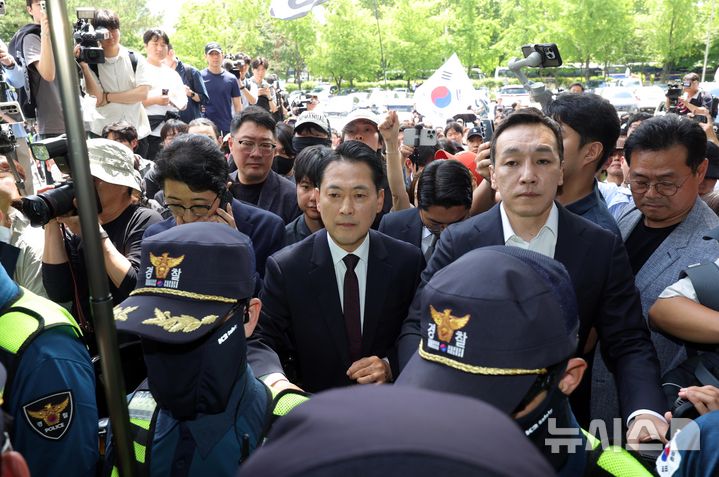 송파구 개표소 항의 방문하는 장동혁 국민의힘 대표