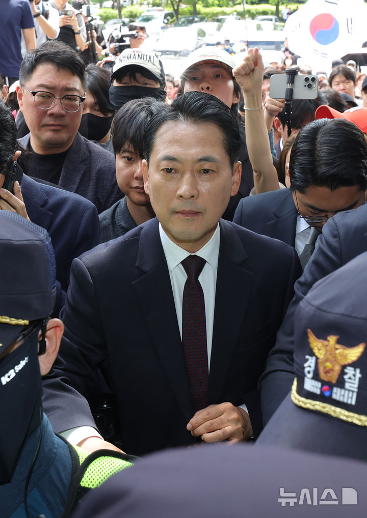 송파구 개표소 항의 방문하는 장동혁 국민의힘 대표