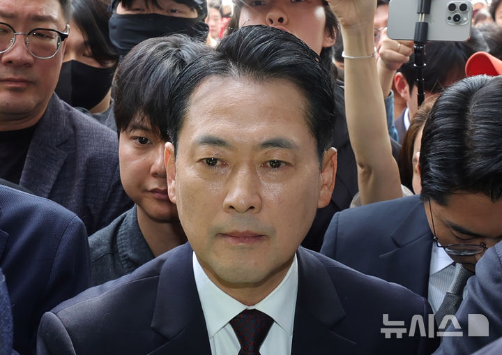 송파구 개표소 항의 방문하는 장동혁 국민의힘 대표