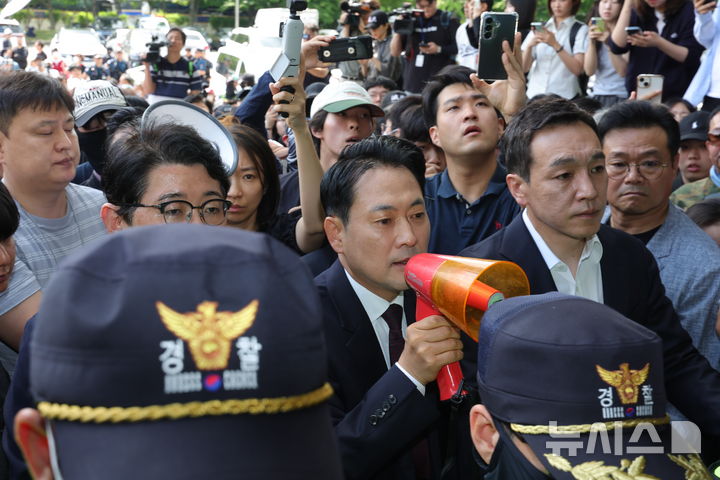 장동혁 국민의힘 대표, 송파구 개표소 항의 방문