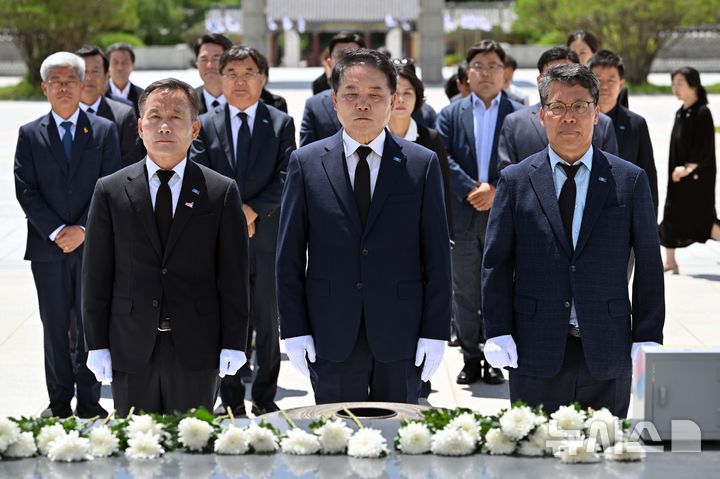 오월영령 참배하는 조국혁신당 전남도당