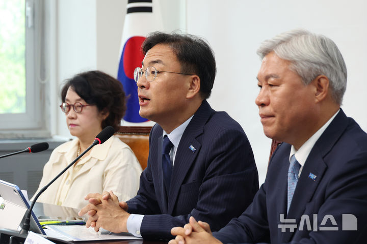 발언하는 신장식 권한대행