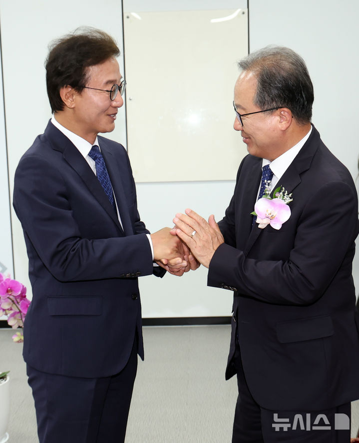 부산시장-부산교육감 당선인 첫 인사