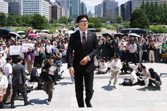 국회 첫 등원 한동훈 "시민의 힘으로 돌아와…보수 재건"(종합)