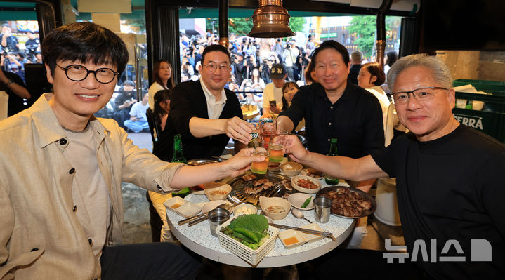 젠슨 황·최태원·구광모·이해진, 홍대서 삼소 회동[뉴시스Pic]