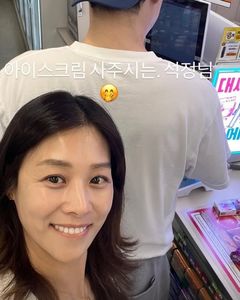 장신영, '불륜 용서' 후 강경준과 첫 데이트?…뒷모습 주인공 반전 정체