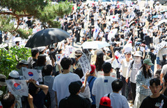 6·3선거 뒤 첫 주말…도심 곳곳 '용지 부족' 선관위 규탄 집회(종합)