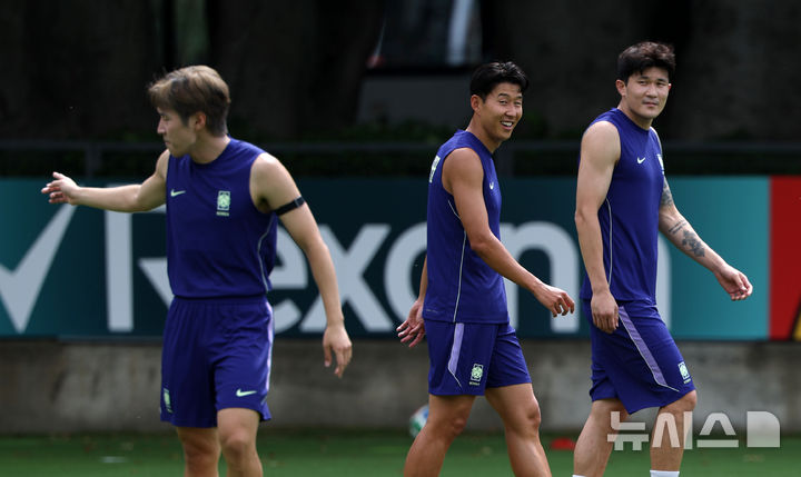 이강인 바라보는 손흥민-김민재
