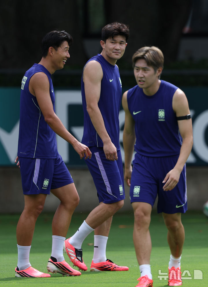 훈련하는 손흥민-김민재-이강인