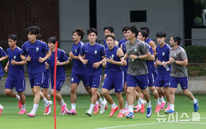 훈련하는 축구 국가대표팀