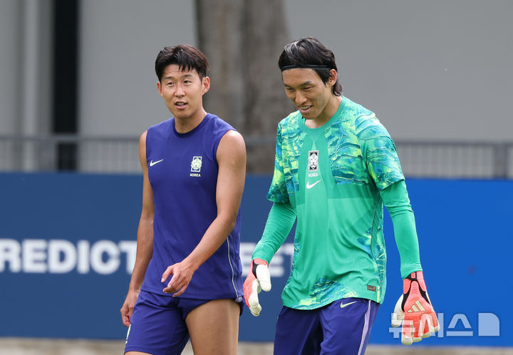 김승규와 대화 나누는 손흥민