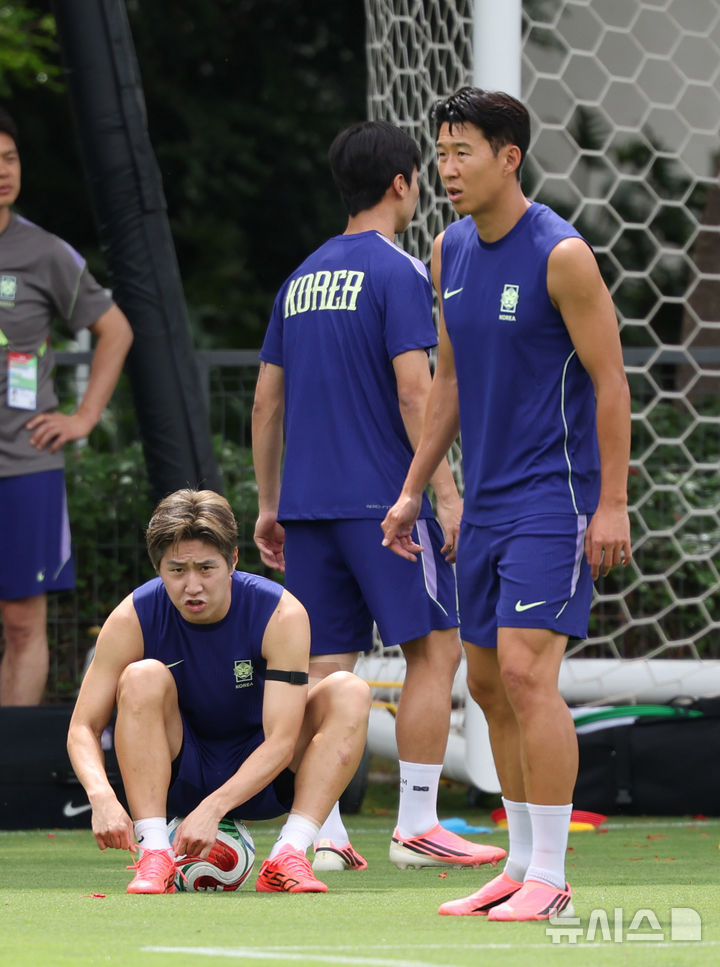 훈련 준비하는 손흥민-이강인