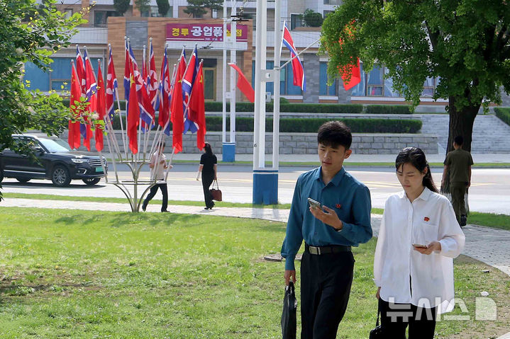 美, 北 IT 노동자 '해외 위장취업' 제재…임금 대부분 핵·미사일 개발에