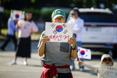 계속 이어지는 재선거 촉구 시위