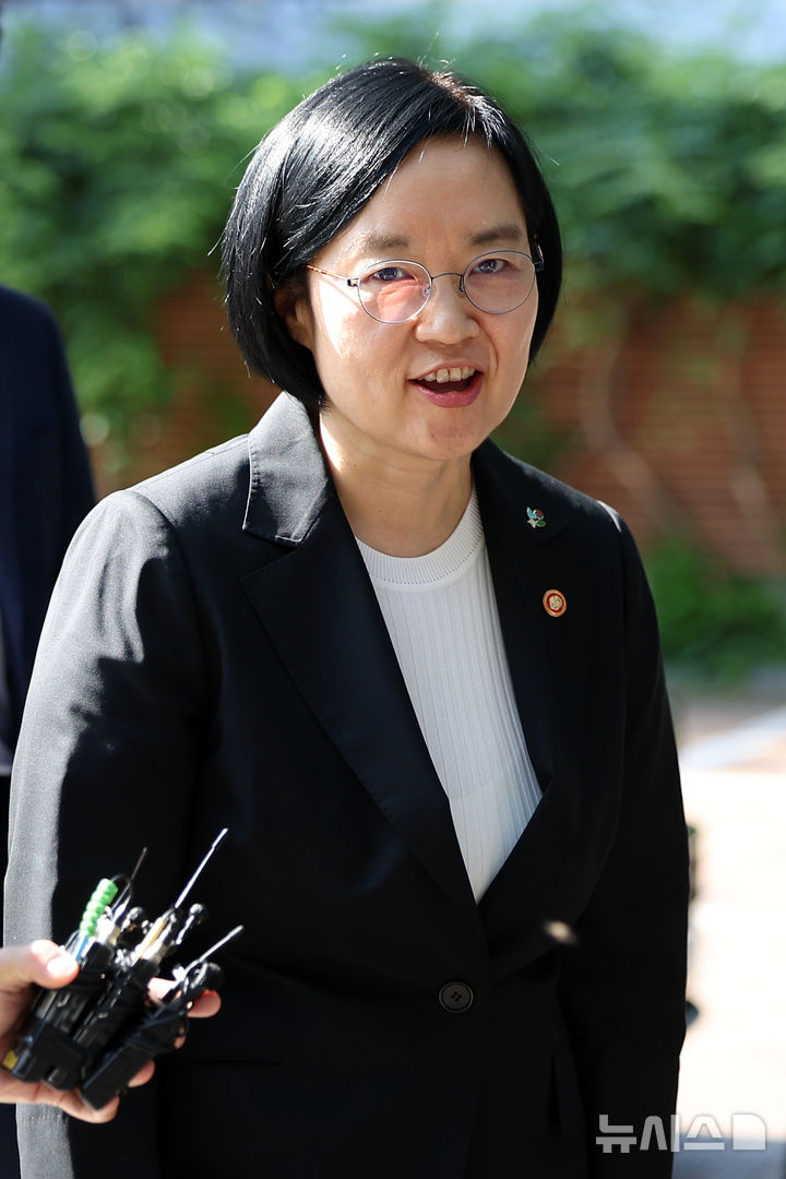 한성숙 국무총리 후보자, 다주택 논란에 "계속 내놓고 있어" [뉴시스Pic]