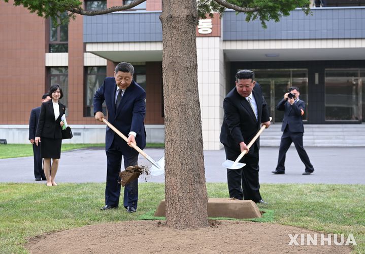 中 인민일보 “정상회담, 中-北 관계 새로운 차원으로 끌어 올려”
