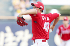 9연패 탈출한 SSG…이숭용 감독 "막둥이 김민준, 큰일 해줬다"