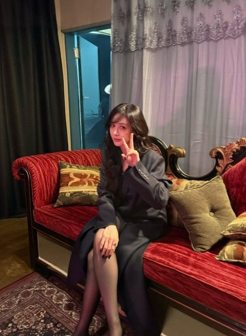 45세 성유리, 블랙 코트 입고 고혹미…핑클 요정 변신