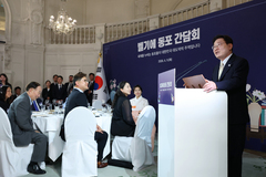 벨기에 동포 만난 이재명 대통령
