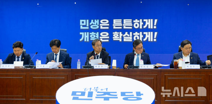 당정 "외환거래 규제 개선 등 검토…환율·물가 안정, 최우선 과제"(종합)