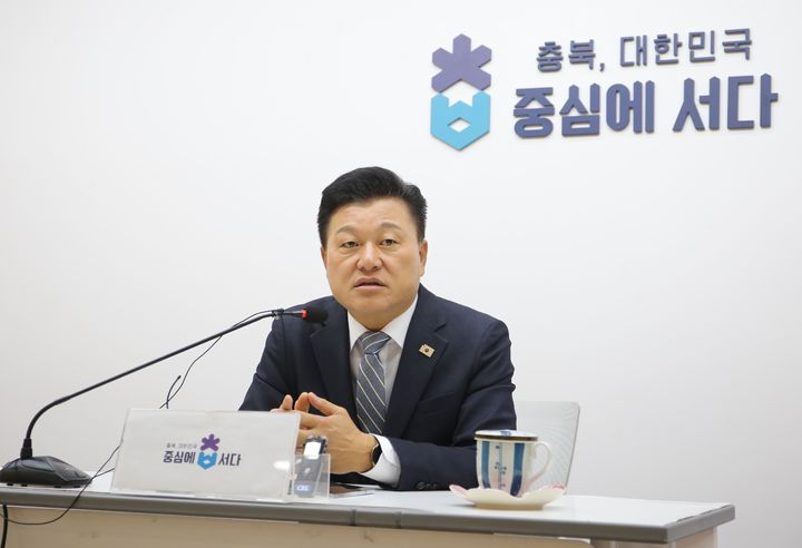 경찰, 충북지사 집무실 압색…신용한 "불법행위 없다"(종합)