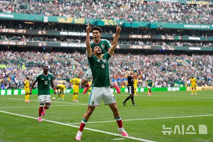한국 축구, 멕시코와의 대결 앞두고 FIFA 랭킹 하락과 외부 평가 주목