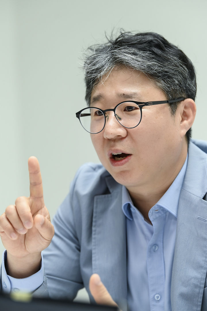 의자에 앉다 '뚝'…"첫 골절 후 치료가 운명 가른다"