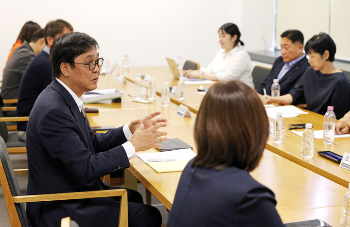 최휘영 