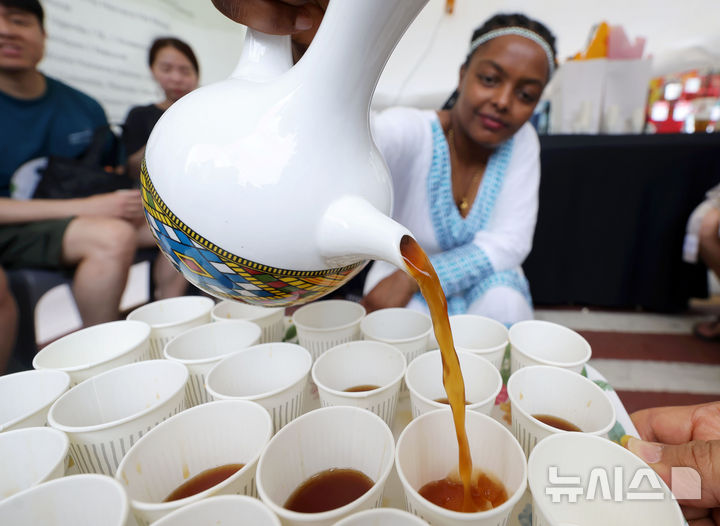 커피향 가득한 경춘선 숲길…'경춘선 공릉숲길 커피축제' [뉴시스Pic]