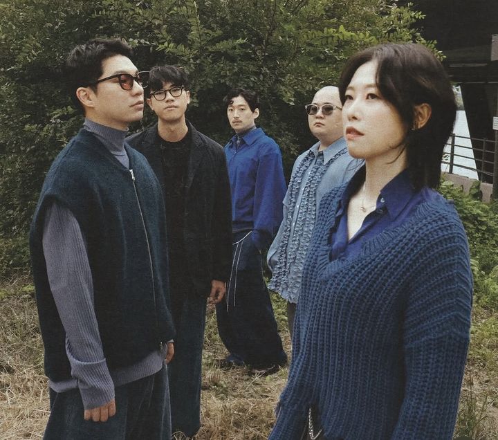 용리와 돌아온탕자들, '투명한 노동'이 직조해 낸 전위의 시간