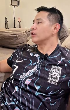"한국行 포기 시사" 유승준, 국대 유니폼 입고 韓 축구 월드컵 응원