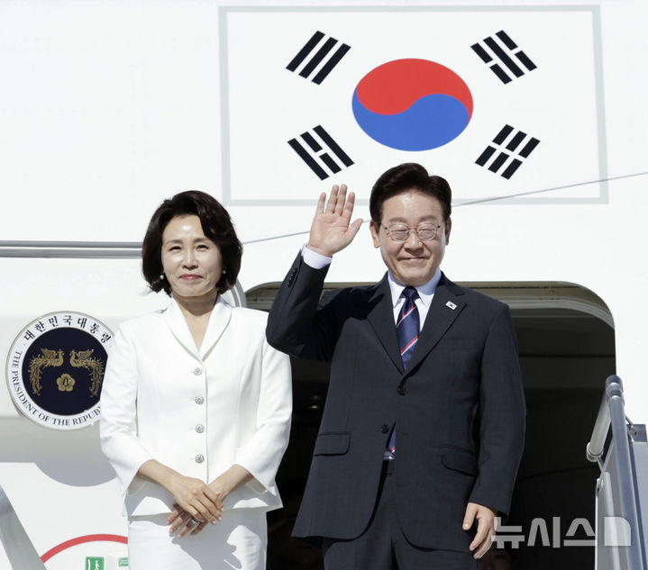 이재명 대통령, 6박7일 伊 일정 마치고 G7 개최지 에비앙으로 이동 [뉴시스Pic]