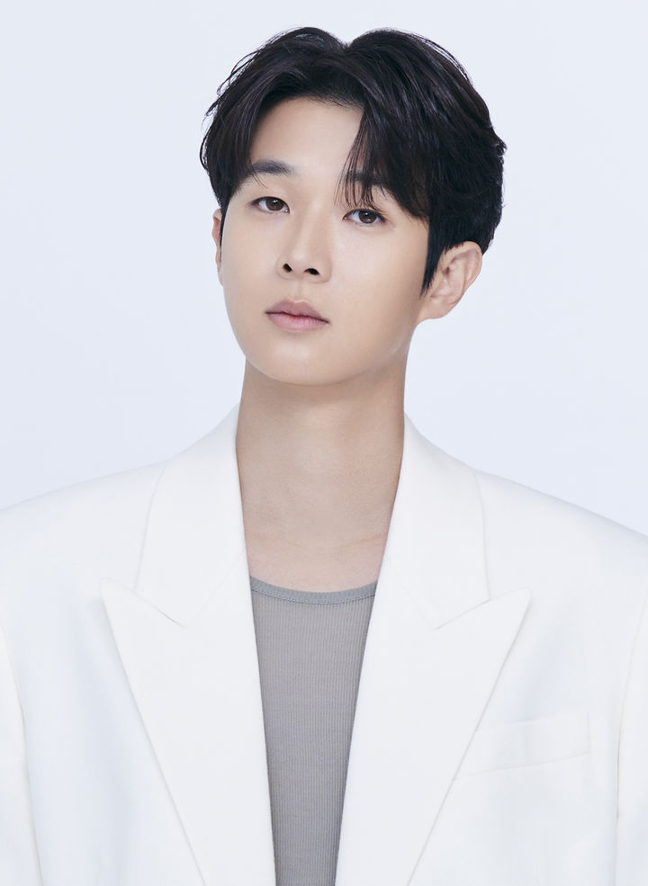 '캐나다인' 최우식, '흑인패싱' 논란에 입 열었다