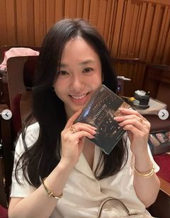 55세 박주미, 임윤찬 연주회 인증샷…세련된 올 화이트룩