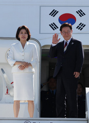 G7 정상회의 일정 마친 이재명 대통령과 김혜경 여사